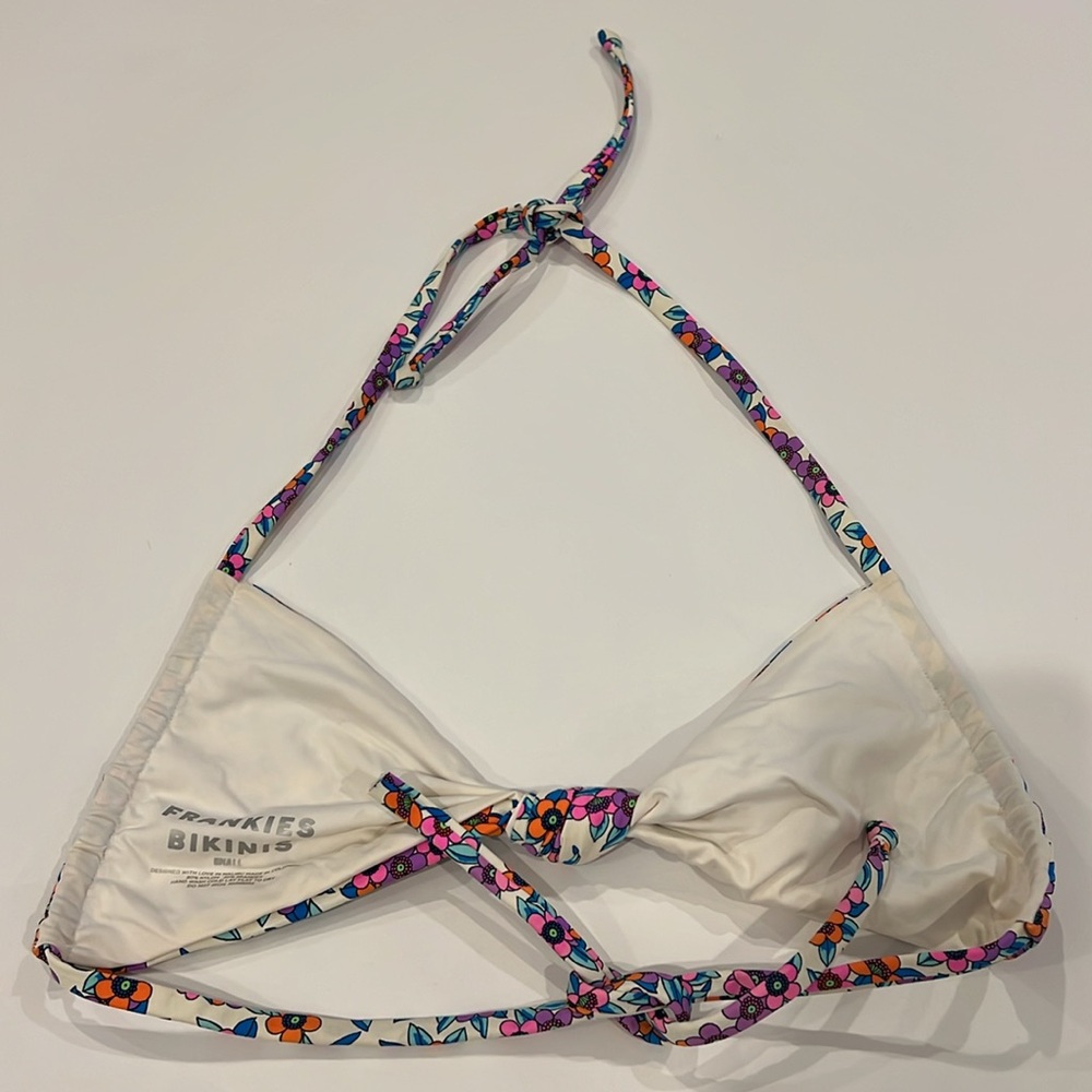 FRANKIES BIKINIS Gabe Floral Bikini Top In Flower Farm size small NWOT - Picture 4 of 4